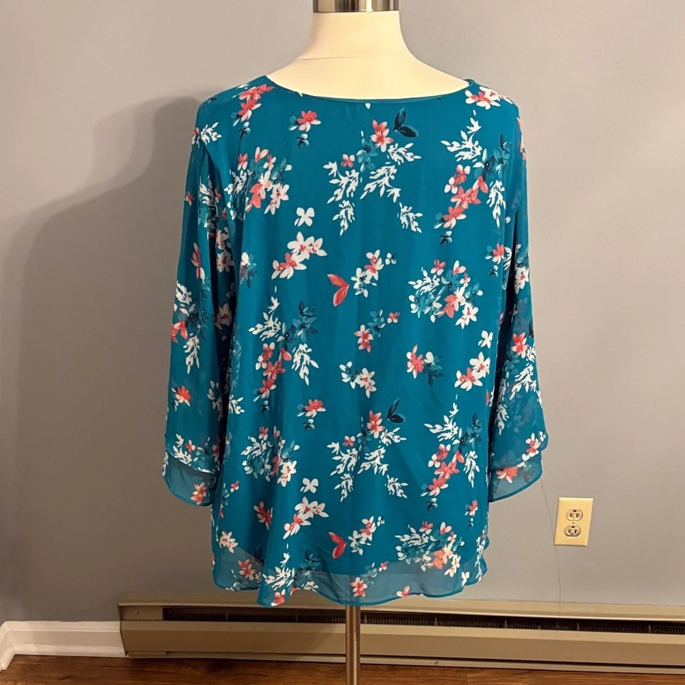 Lane Bryant Teal Floral V-Neck Flutter Sleeve Top - Picture 6 of 7